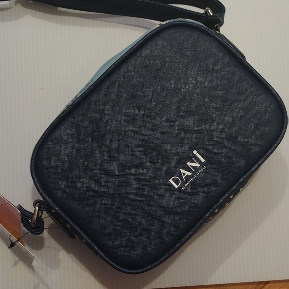 - -Dani Nicole in colab with Disney Cinderella crossbody bag adjustable strap - Picture 6 of 9